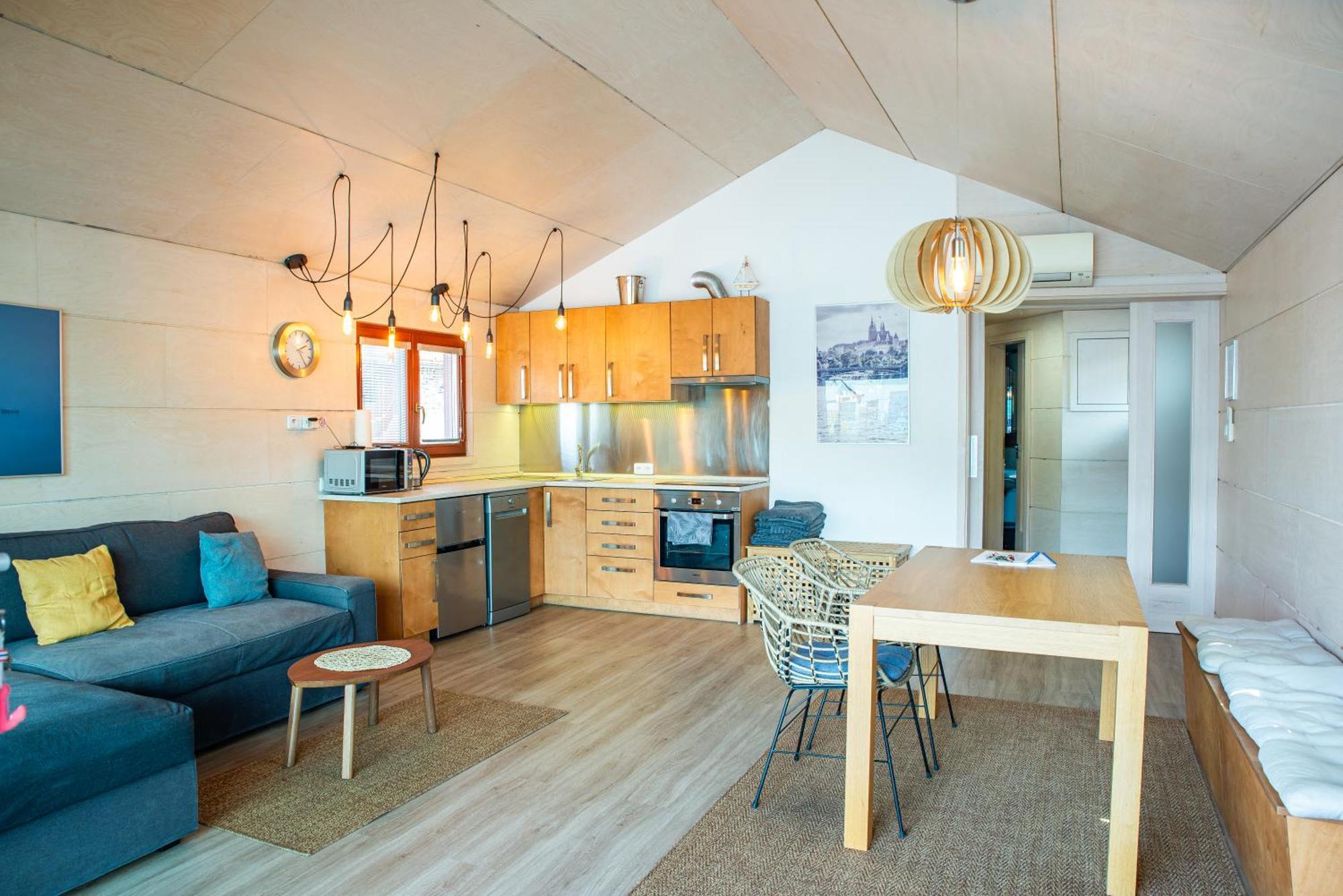 Houseboat Benjamin - Houseboats Benjamin & Franklin Hotel Prague Exterior photo